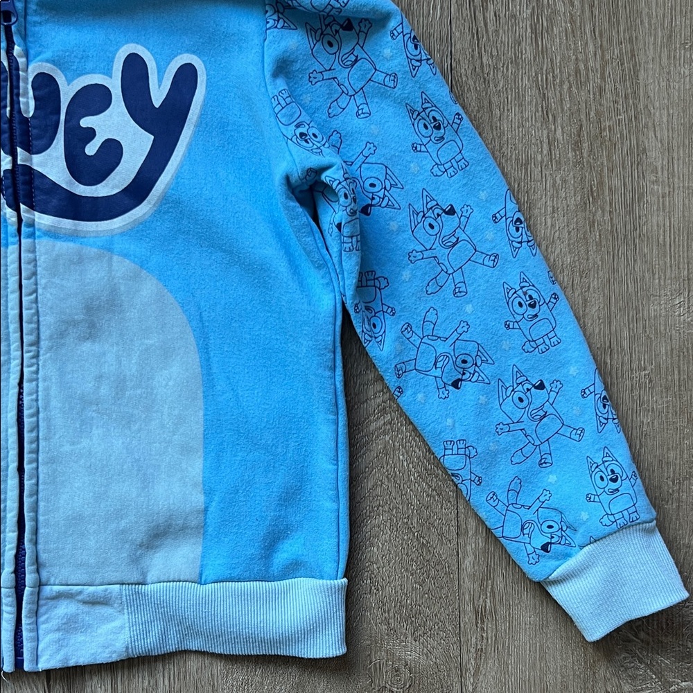 Disney Bluey Kids Full Zip Blue Hoodie with Ears.
Size 6-7 - Picture 5 of 11